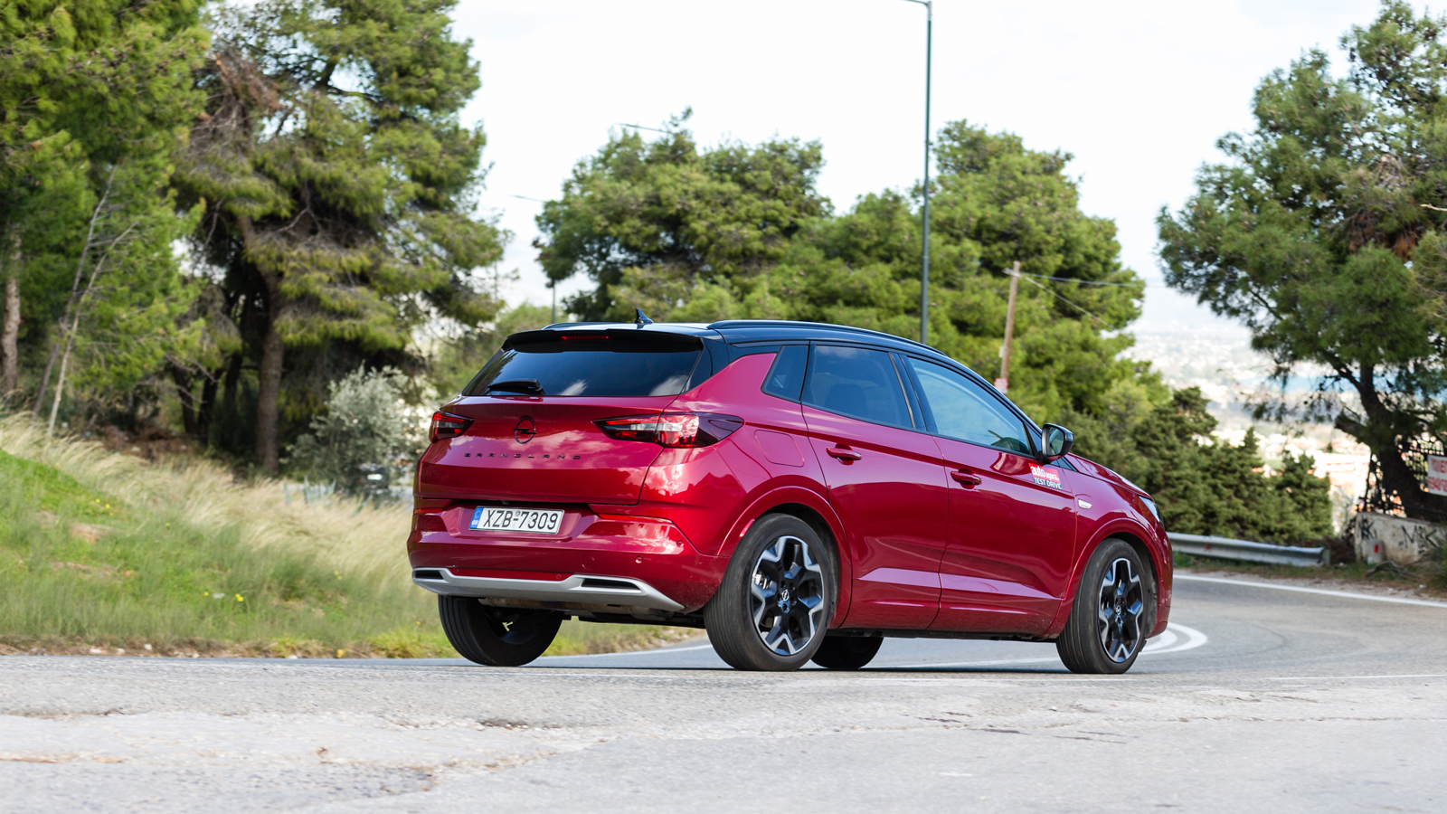 Opel Grandland Plug-In: Τι βαθμό παίρνει σε κατανάλωση, χώρους, επιδόσεις, εγγυήσεις;